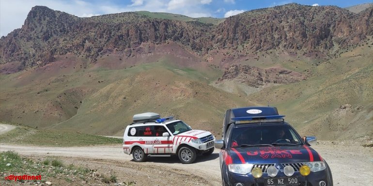 Van'da yaylada hastalanan kişinin yardımına hava ambulansı ulaştı