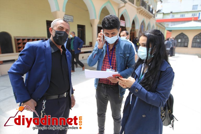 Van'da 55 yaş üstü vatandaşlar cuma namazı çıkışı otobüslerle aşıya götürüldü