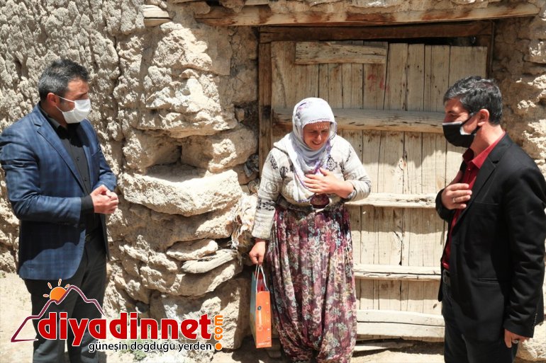 Van'da İpekyolu Belediyesi ihtiyaç sahibi ailelere bayram şekeri dağıttı