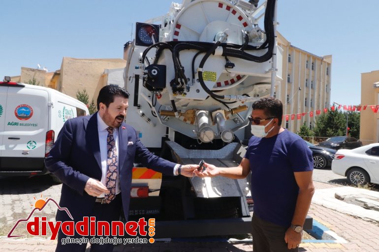 Ağrı Belediyesi filosuna Cenaze Nakil ve Kanal Açma aracı ekledi3