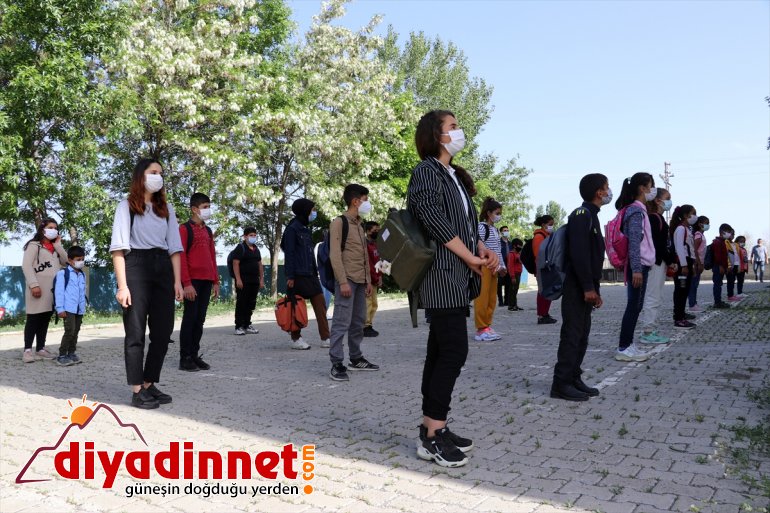 Ağrı da kademeli normalleşme kapsamında işletmeler müşteri kabul etmeye başladı3