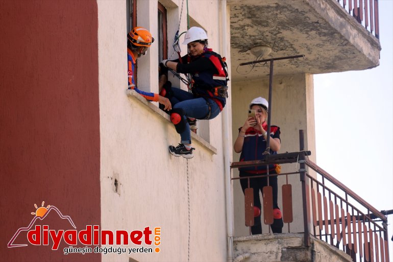 yaptı - Gönüllü arama tatbikatı ve öğretmenler AĞRI kurtarma 2