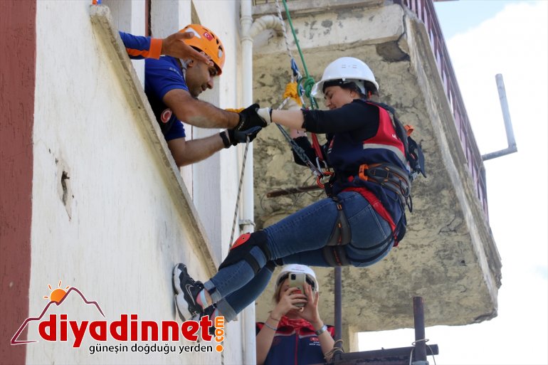 kurtarma AĞRI yaptı öğretmenler arama Gönüllü - tatbikatı ve 4