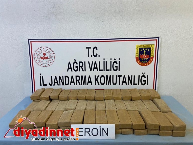Ağrı'da araziye bırakılan 2 çuvalda 51 kilogram eroin ele geçirildi