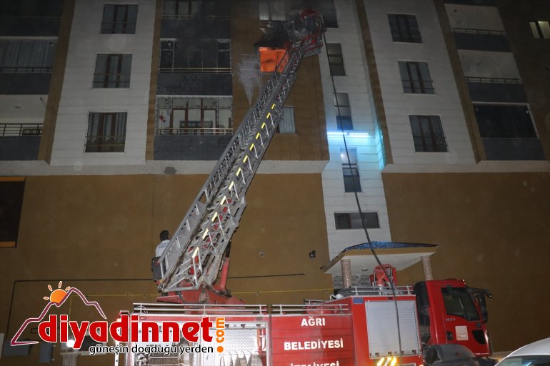 evde yangında etkilendi çıkan bir kişi Ağrı