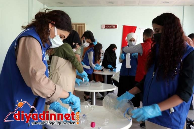 çiçek çöpten şişeler gençlerin atık gönüllü pet topladıkları dönüştürülüyor saksısına Ağrı