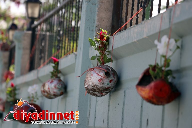 gençlerin atık dönüştürülüyor çöpten pet çiçek gönüllü şişeler Ağrı