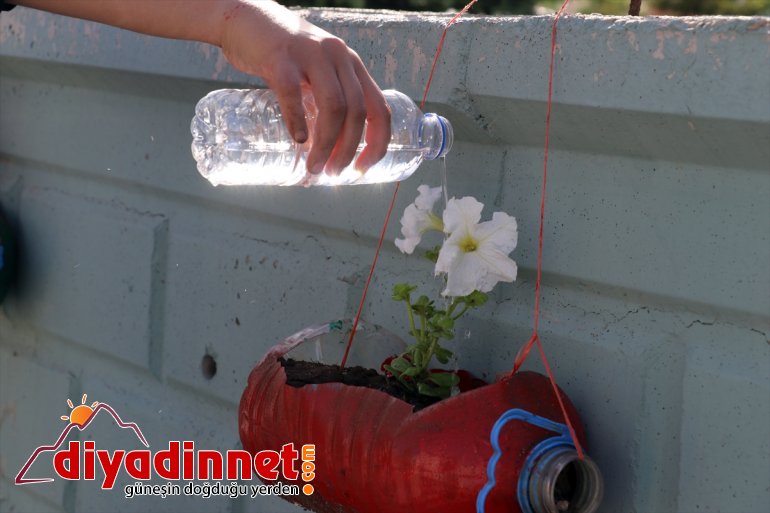 pet çöpten dönüştürülüyor çiçek şişeler Ağrı