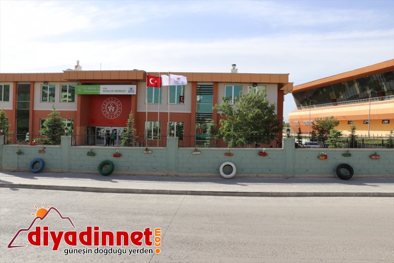 saksısına topladıkları pet Ağrı