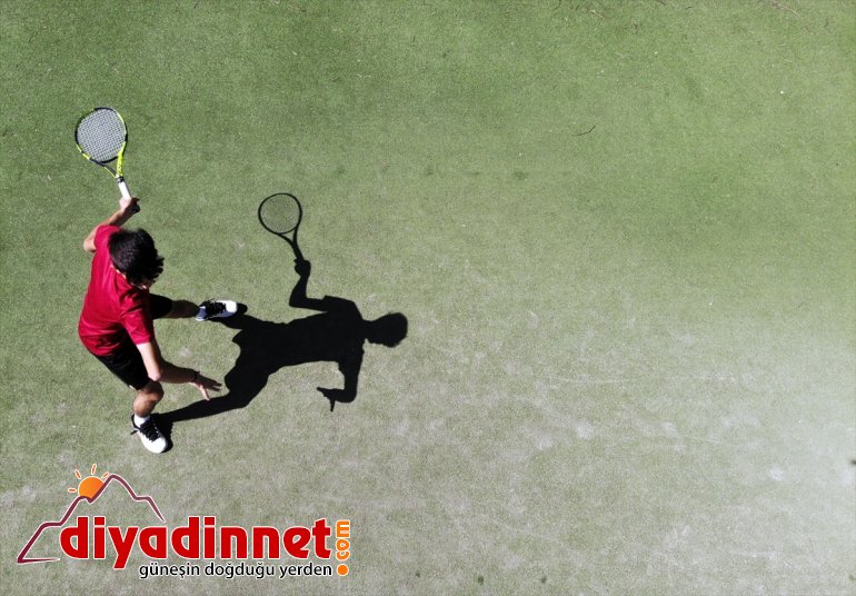 uluslararası dalgalandırmak Türk istiyor müsabakalarda genç Ağrılı tenisçiler bayrağını 1