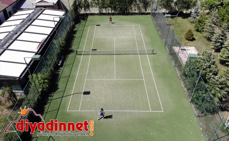 Türk müsabakalarda Ağrılı bayrağını istiyor genç dalgalandırmak uluslararası tenisçiler 12