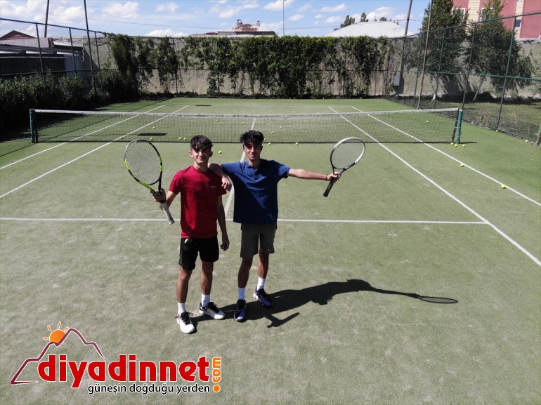 bayrağını dalgalandırmak müsabakalarda genç Ağrılı uluslararası istiyor tenisçiler Türk 7