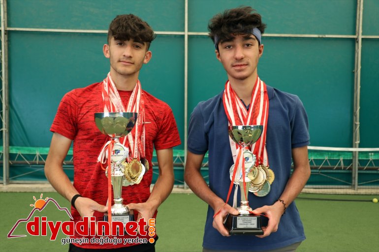 Türk genç istiyor uluslararası bayrağını tenisçiler dalgalandırmak Ağrılı müsabakalarda 9