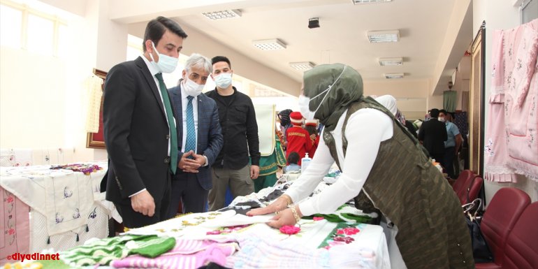 Ahlat Halk Eğitimi Merkezi Müdürlüğünde yıl sonu sergisi