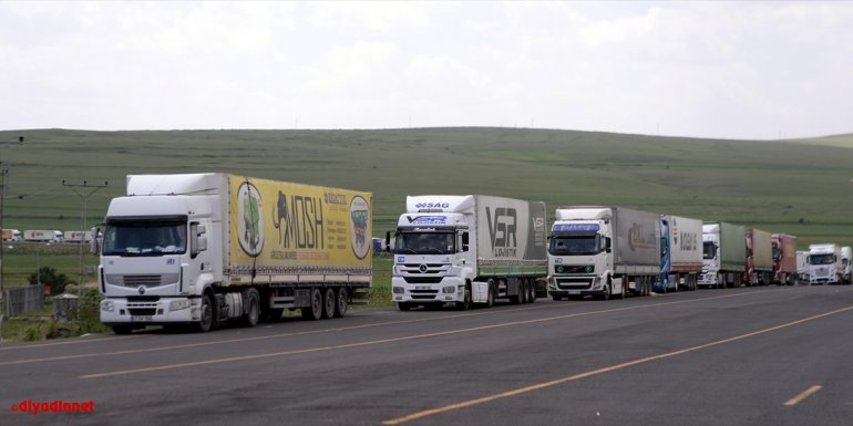 Gürcistan'a açılan Çıldır-Aktaş Gümrük Kapısında tır kuyruğu oluştu
