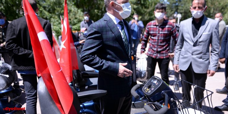 Ardahan'da engellilere 120 akülü araba ve tekerlekli sandalye desteği