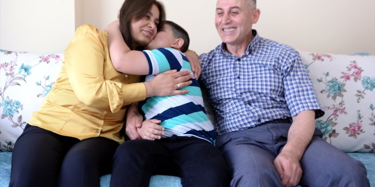 Küçük Ünsal'ın aile hayali koruyucu baba şefkatiyle gerçek oldu