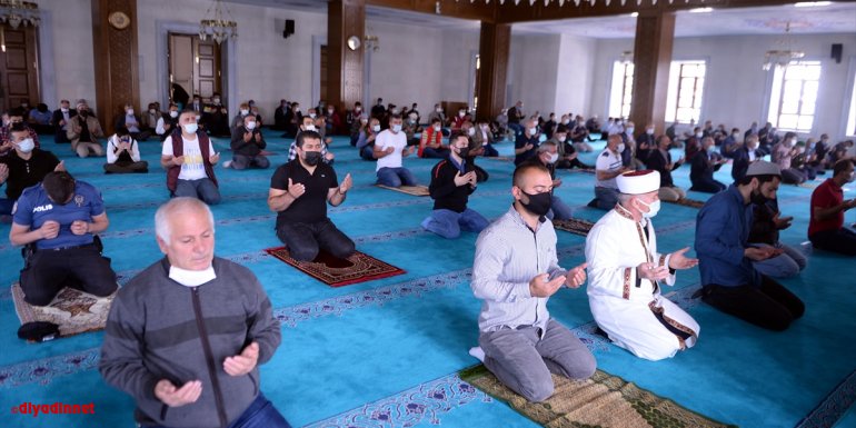 Ardahan ve Kars'ta kuraklığa karşı camilerde yağmur duası edildi