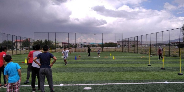 Aziziye Gençlik Merkezi her hafta düzenlenen farklı etkinliklerle gençleri buluşturuyor