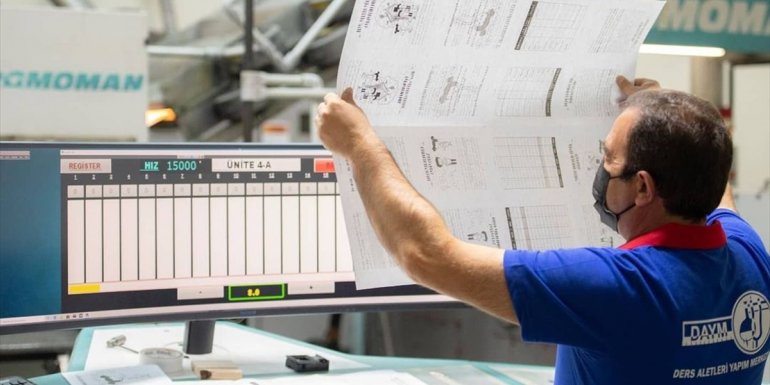 Bakan Selçuk, yazın öğrencilerin okuyacağı "Arkadaş" kitaplarının basımının sürdüğünü açıkladı