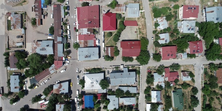 Bingöl'de meydana gelen depremden etkilenen Elazığ'daki vatandaşlar için çadırlar kuruldu