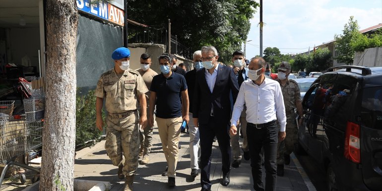 BİNGÖL - Vali Ekinci, Kığı ilçesinde depreme ilişkin incelemelerde bulundu1