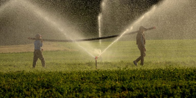 BİTLİS - Bitlisli çiftçi kurduğu güneş enerjisi santrali sayesinde sulamadaki elektrik masrafından kurtuldu1