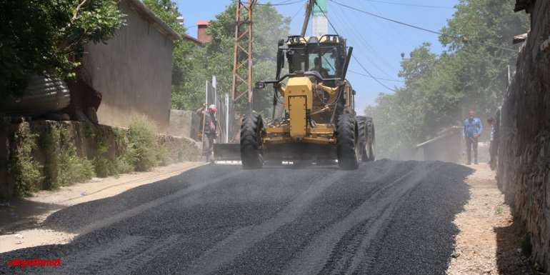 Bitlis'te altyapısı tamamlanan yollar asfaltlanıyor