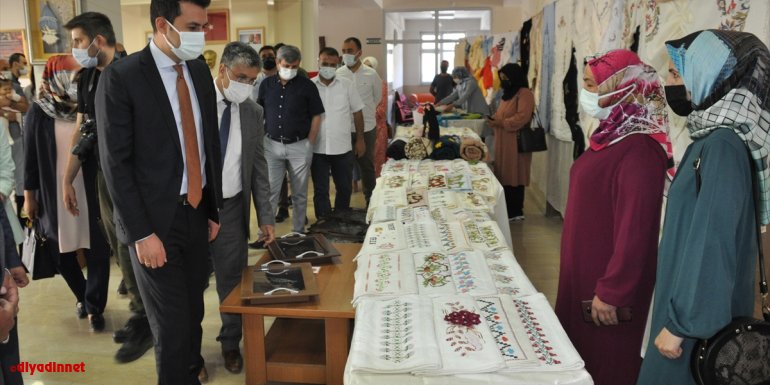 Bulanık'ta el sanatları sergisi açıldı