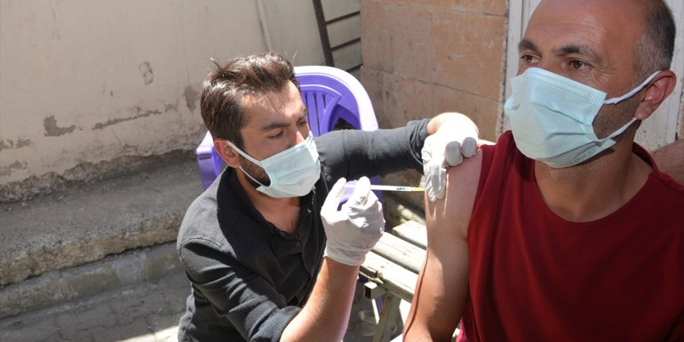 Çatak'ta aşı çalışmaları devam ediyor