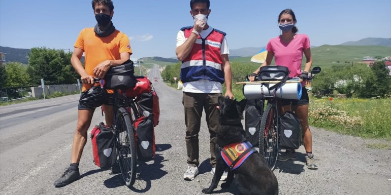 Doğa harikası Çıldır Gölü çevresinde hizmet veren "turizm jandarması ekibi" göreve başladı