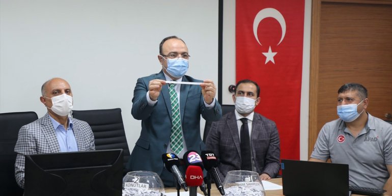 Elazığ'da 1080 deprem konutu için kura çekildi