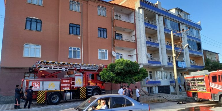 Elazığ'da apartman dairesinde çıkan yangın hasara yol açtı