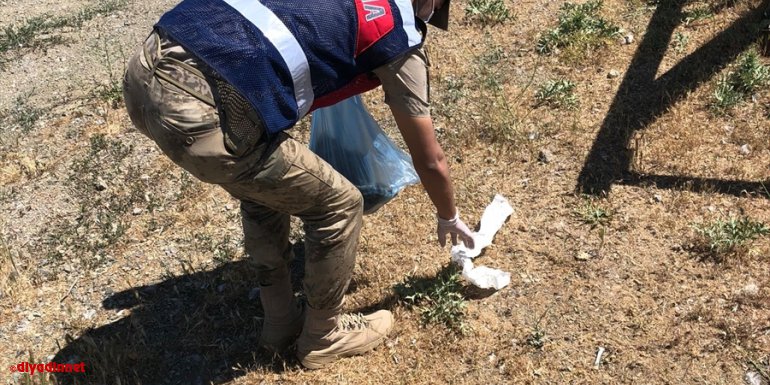 Elazığ'da jandarma ekipleri çevre temizliği yaptı