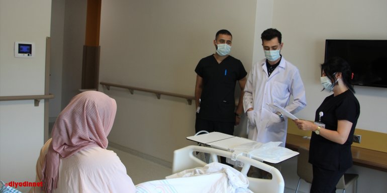 Elazığ'da kalın bağırsak kanseri teşhisi konulan hasta kapalı ameliyatla sağlığına kavuştu