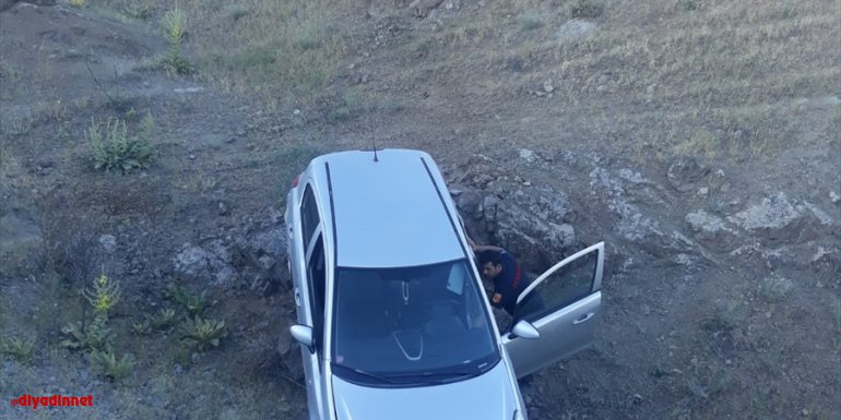 Elazığ'da şarampole devrilen otomobilin sürücüsü yaralandı