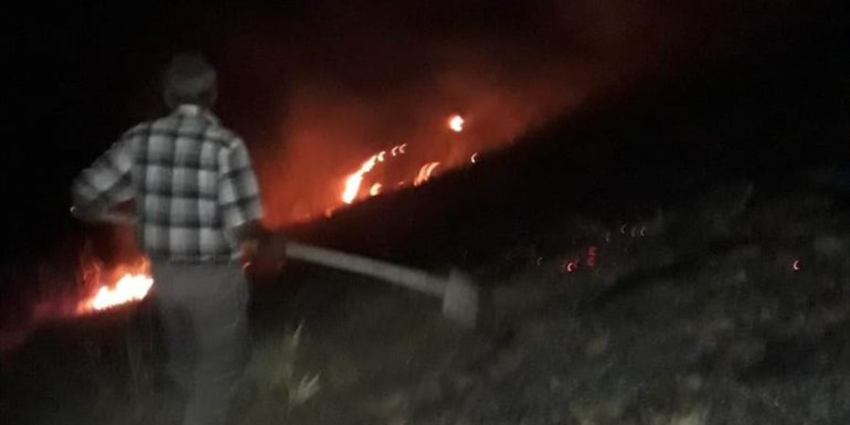 Elazığ'da mera alanında çıkan yangın söndürüldü