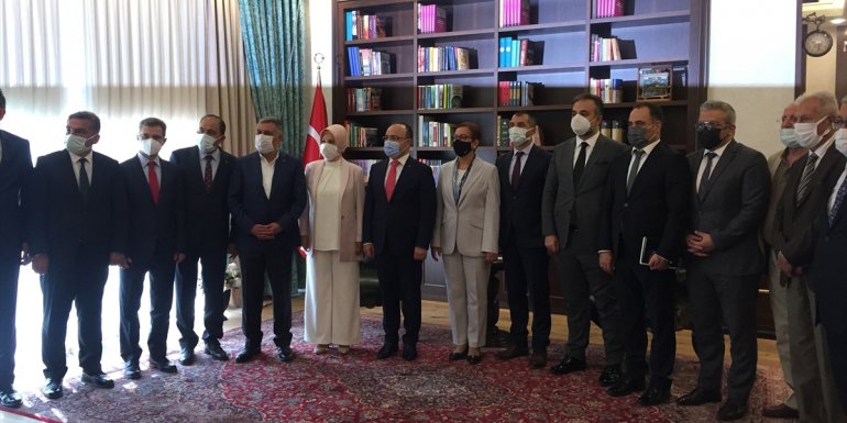 Tarım ve Orman Bakan Yardımcısı Ayşe Ayşin Işıkgece, Elazığ'da alabalık ihracatı yapan tesiste incelemelerde bulundu: