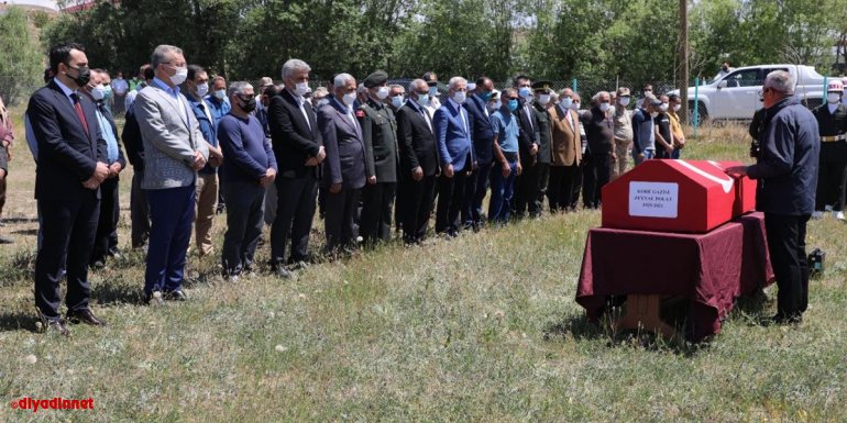 Erzincan'da 92 yaşında vefat eden Kore gazisi Zeynel Polat'ın cenazesi toprağa verildi
