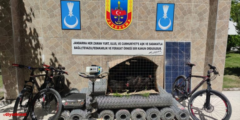 Erzincan'da hırsızlık yaptıkları iddia edilen 4 şüpheli, JASAT dedektiflerince yakalandı