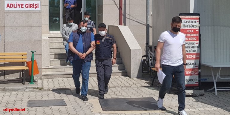 Erzincan'da hafif ticari araçta 4 göçmen yakalandı