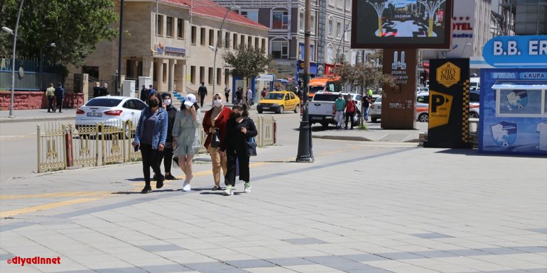 Erzurum'da Kovid-19 vaka sayılarının düşmesi vatandaşı sevindirdi