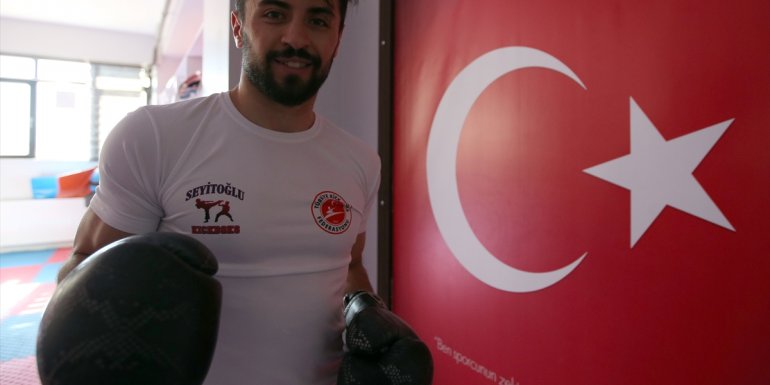 ERZURUM -Milli kick boksçu Cebrail Gençoğlu ringde madalya, fakültede akademik kariyer peşinde1