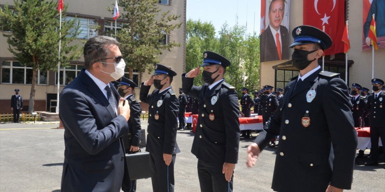 Erzurum'da polis adaylarının mezuniyet sevinci