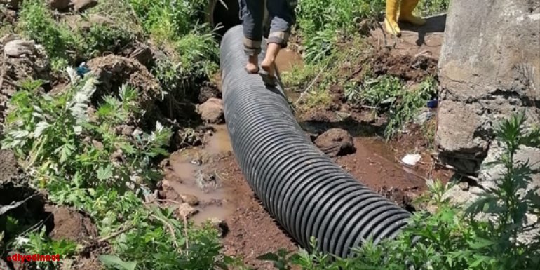 Gölbaşı beldesinde tarımsal sulama kanalları temizleniyor