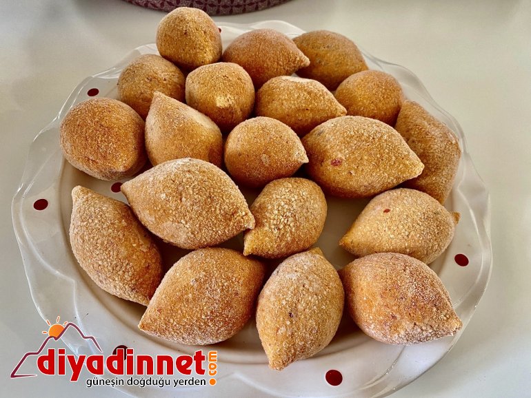 Gurbette tanışan bacılar el emekleriyle lezzet dağıtıyor4