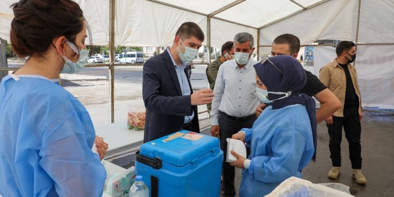 Gürpınar'da Kovid-19 aşı çalışmaları devam ediyor