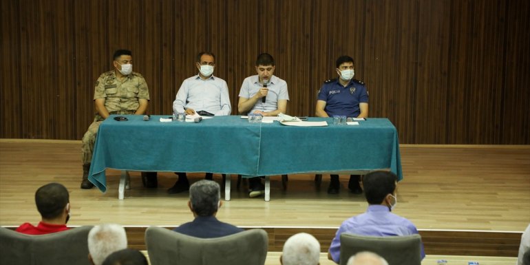 Gürpınar'da vatandaşlara "aşılarınızı yaptırın" çağrısı