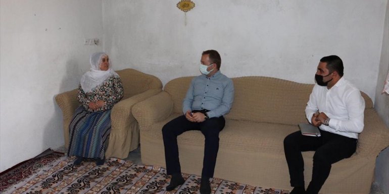 Hizan Kaymakamı Yelek, aile ziyaretlerini sürdürüyor