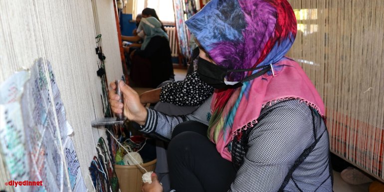 Ata mirası "Karabağ kilimi" genç kızların göz nuruyla geleceğe aktarılıyor